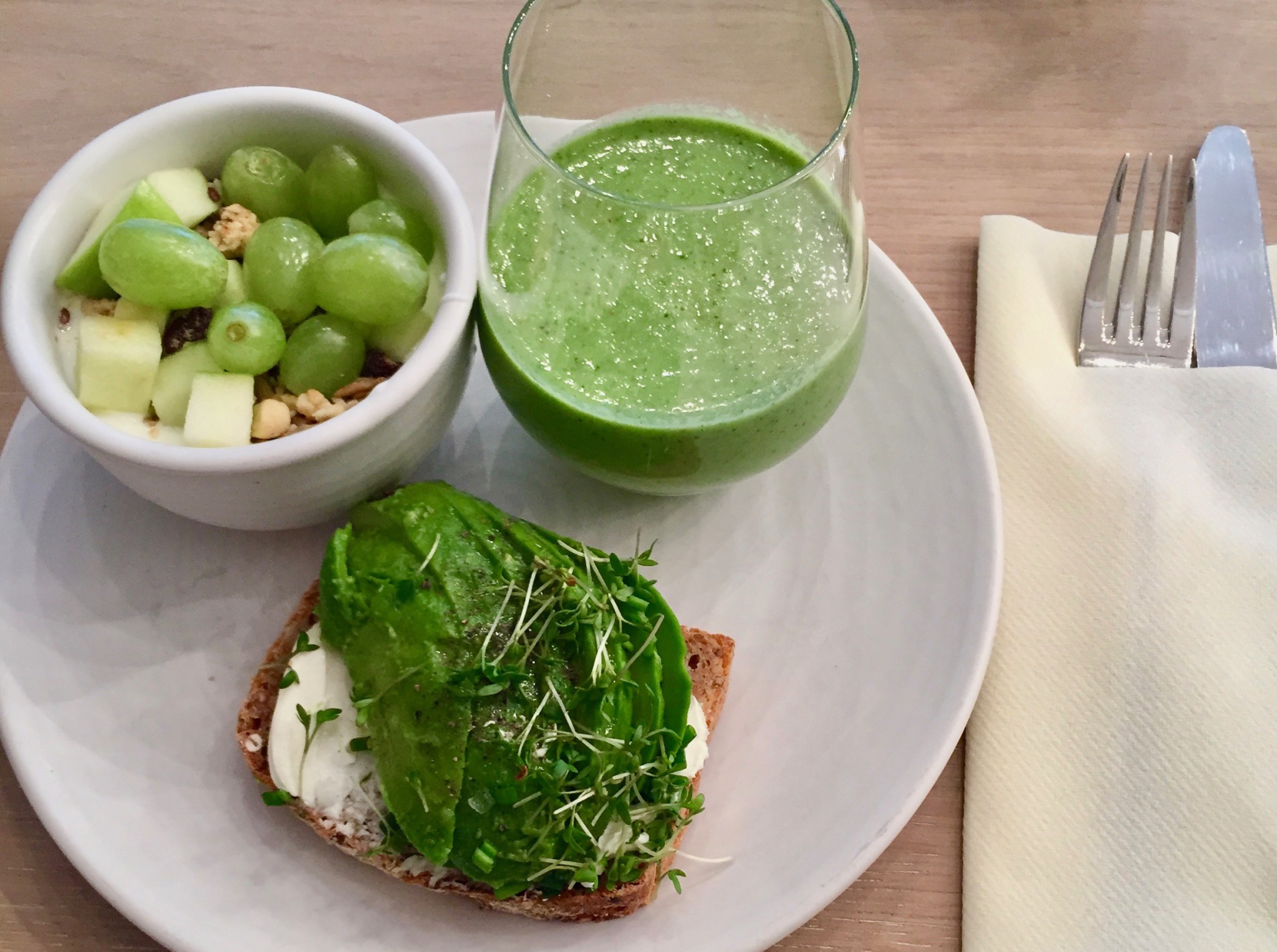 green-breakfast-frokost-ett-bord-anja-stang