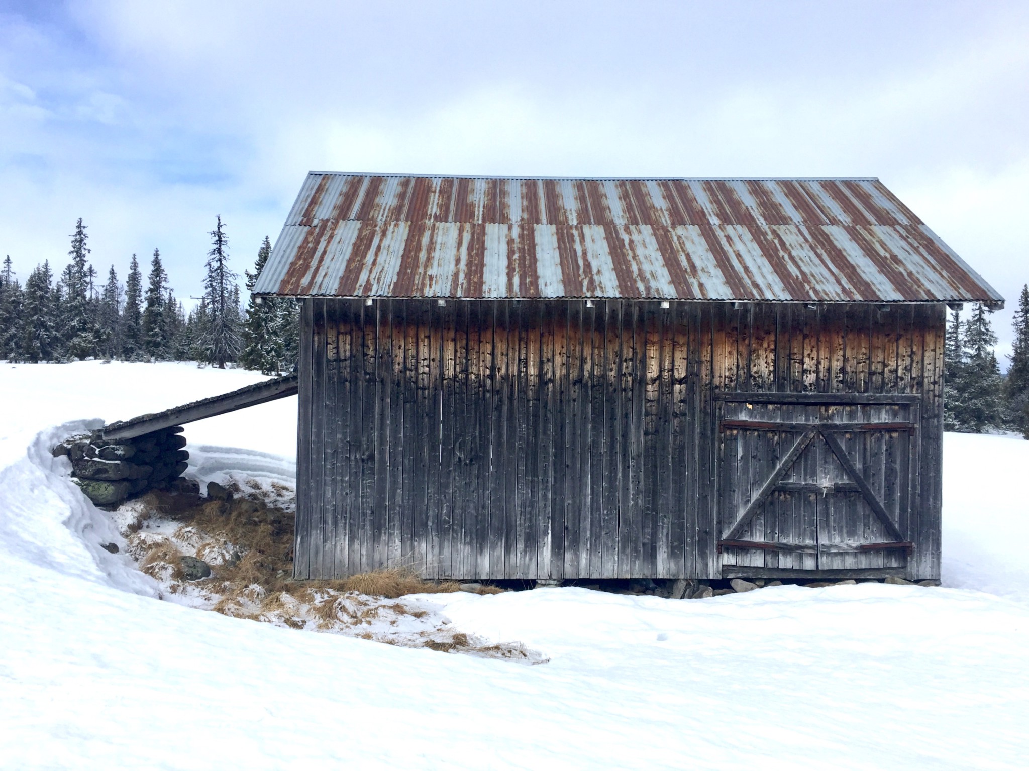 lave-barn-seter-gausdal-snow