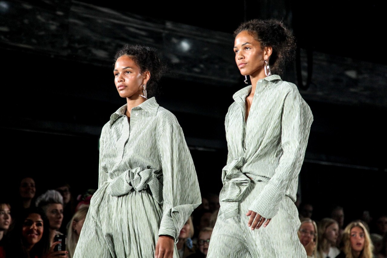 moire-ss18-oslo-runway-twins-green-house